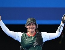 En la última flecha Alejandra Valencia atinó un nueve para seguir en la competencia. AFP