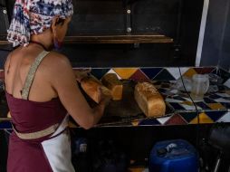 Vendedores y dueños de panaderías señalan que las personas ya casi no compran su pan, sino que prefieren ir a supermercados. EL INFORMADOR/ J. Urrutia.