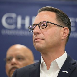 Entre críticas, Kamala Harris busca a su vicepresidente