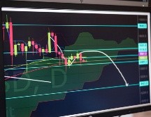 Dos de los principales bancos japoneses, Sumitomo Mitsui y Mitsubishi UFJ, eran las empresas más negociadas al descanso y se desplomaban un 14,36% y un 12,01%, respectivamente. Pexels