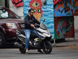 Según la Organización Mundial de la Salud (OMS), el uso de cascos certificados puede reducir en 39% las probabilidades de muerte de los motociclistas en caso de accidente y en 72% las lesiones graves. EL INFORMADOR / ARCHIVO