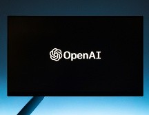 Con la demanda se alega que OpenAI transcribió los videos de Millette y otros creadores para entrenar los modelos que impulsan a ChatGPT. UNSPLASH/ Andrew Neel