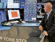 “Lunes negro”. Los mercados bursátiles del mundo, incluyendo Wall Street, tuvieron fuertes caídas en sus índices tras el aumento de las tasas de interés en Japón y el temor a que la economía de Estados Unidos entre en recesión. AFP