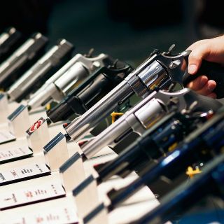 Juez desestima demanda de México contra fabricantes de armas de EU