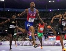 Quincy Hall logró rebasar a tres rivales en los últimos 100 metros de la competencia. AP/D. Phillip