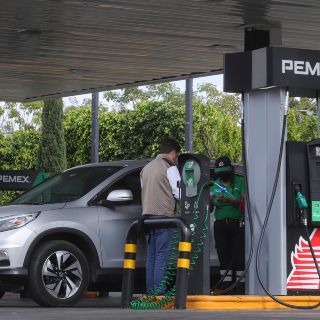 Gasolina verde subió 5 pesos con AMLO