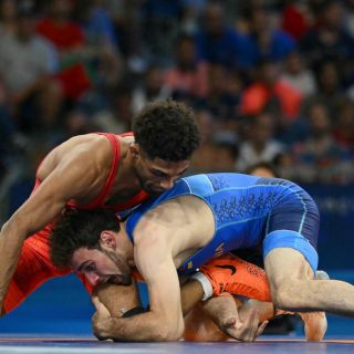 Román Bravo cae derrotado en octavos de final de lucha