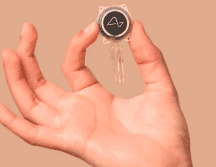 El implante registra la actividad neuronal y envía señales a un dispositivo externo a través de bluetooth. ESPECIAL / NEURALINK