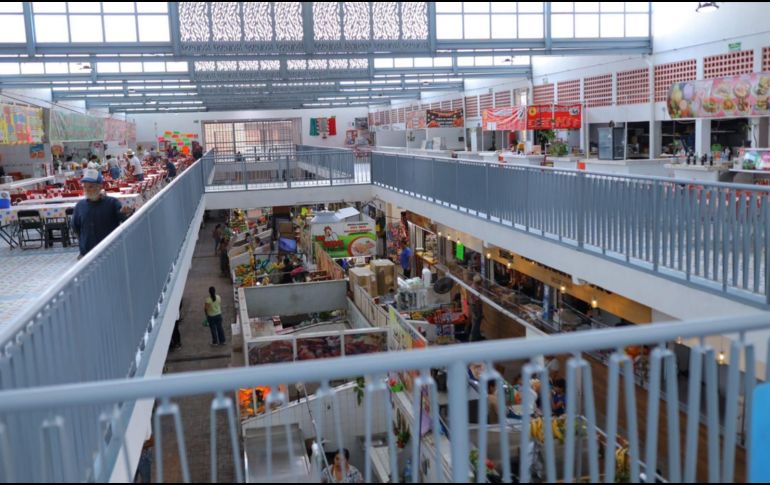 En el Mercado Constitución, en Zapopan, se sustituyeron baños, pisos y áreas completas para dar dignidad a comerciantes y visitantes. CORTESÍA/ Ayuntamiento de Zapopan.