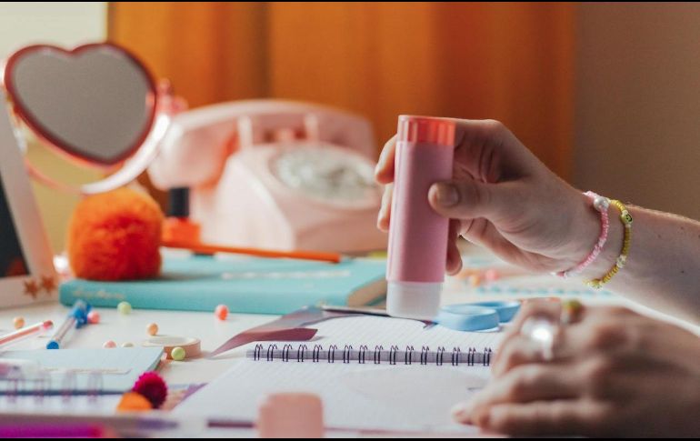 Con el comienzo de un nuevo ciclo escolar, una adecuada preparación es crucial para asegurar un desempeño académico efectivo. Pexels