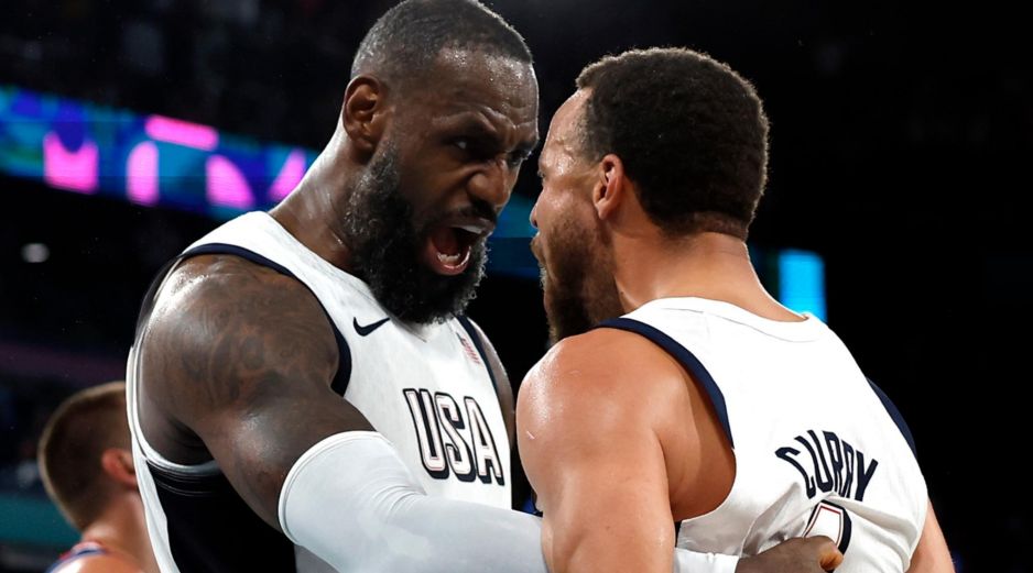 LeBron James tuvo un triple-doble ante Serbia y Steph Curry explotó anotando 36 puntos, 27 de ellos producto de nueve triples. EFE/Y. Valat
