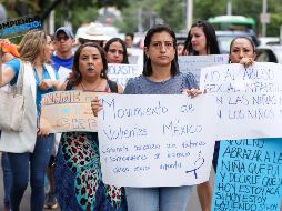 Sobrevivientes de violencia sexual infantil hacia las 16:30 de la tarde salieron y tomaron la vialidad con carteles en mano para visibilizar esta causa. EL INFORMADOR/H.FOGUEROA