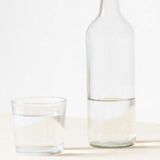 ¿Por qué se recomienda colocar un vaso con vinagre en tu dormitorio?