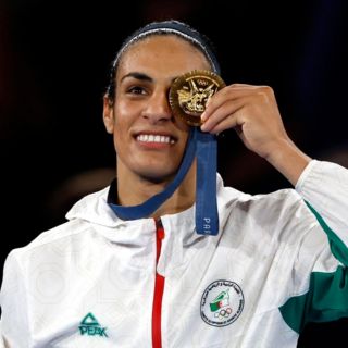 Imane Khelife responde con oro la controversia sobre su género en los JJOO