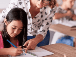 Advierten que gestionar problemas de conducta puede ser emocionalmente agotador para los profesores. Freepick