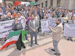 Magistrados y Jueces se manifestaron en las escalinatas del Congreso de la Unión ayer. EL UNIVERSAL