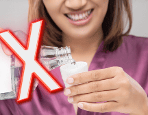 Aunque el uso de enjuagues bucales es común y generalmente considerado seguro, algunos estudios han indicado una posible asociación entre enjuagues con alcohol y un mayor riesgo de ciertos tipos de cáncer.  CANVA