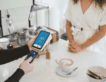 Los contratos para el uso de terminales de punto de venta estipulan que los costos asociados a este servicio no deben trasladarse al precio de los bienes o servicios ofrecidos. UNSPLASH/Clay Banks