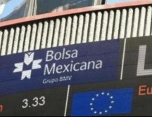 En la sesión, el peso se apreció un 1 % frente al dólar, al cotizar en 18.64 unidades por billete verde, tras valuarse en los 18.83 en la sesión previa, según datos del Banco de México. EFE / ARCHIVO