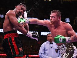 Con un impresionante récord de 61 victorias, 39 de ellas por nocaut, y solo 2 derrotas y 2 empates, Álvarez ha consolidado su lugar como uno de los mejores boxeadores mexicanos de todos los tiempos. IMAGO7