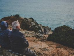 Harvard reveló la clave para un envejecimiento más saludable y feliz pero esta podría no ser lo que muchos esperan. Unsplash.