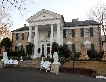 Graceland, que ha alcanzado un valor de cientos de millones de dólares, se ha convertido en uno de los mayores atractivos turísticos del sur de Estados Unidos. AP/ARCHIVO