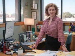 El equipo creativo detrás de The Paper incluye a Greg Daniels y Michael Koman como guionistas principales y showrunners, asegurando que el tono y estilo que los seguidores esperan se mantendrán. ESPECIAL/PRIME VIDEO