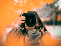 El 19 de agosto se celebra el Día Mundial de la Fotografía en honor al desarrollo del daguerrotipo, inventado por Louis Daguerre. CANVA