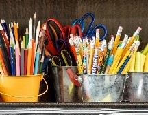 Contar con los artículos necesarios para la educación de tu hijo es imporante. Unplash / Laura Rivera