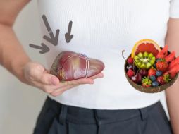 Debido a estos beneficios, el níspero es útil para quienes sufren de estreñimiento y colesterol elevado, actuando como un diurético. CANVA