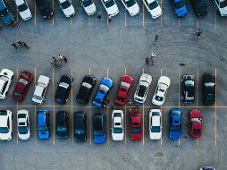 Existen dos formas comunes de estacionarse: en línea y en batería. UNSPLASH / M. BRYDON