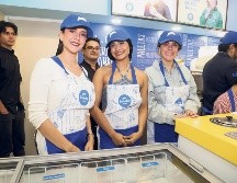 Adriana Merino, Lu García y Ana Sofía Castro en la celebración por el 25 aniversario de Helados Dolphy. GENTE BIEN JALISCO/ Antonio Martínez