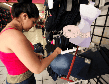La parte central del municipio alberga la mayor cantidad de tiendas de ropa que pueden ofertar prendas de vestir casual, hasta ropa especial, como vestidos de novia o tradicionales. EL INFORMADOR / ARCHIVO