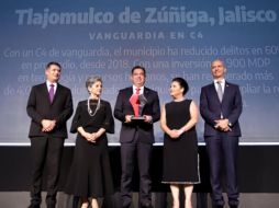 El  Presidente municipal interino de Tlajomulco, Gerardo Trujillo Vega, recibió el galardón. ESPECIAL.