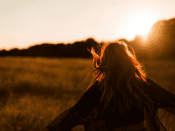 De acuerdo con un informe de IKEA, un 21% de las personas siente frustración por no tener un lugar específico para las cosas en su hogar. Unsplash.