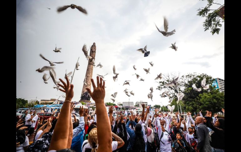 El padre que ofició la misa, Rodolfo Velázquez Calvillo, destacó la unidad que hay entre las familias de personas desaparecidas pese a pertenecer a distintos colectivos. EL INFORMADOR/A. Navarro.