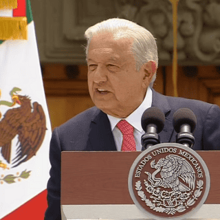 López Obrador destaca generación de empleos y alza al salario mínimo