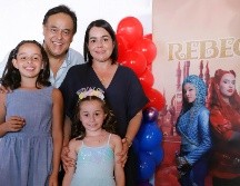 Salvador Cosío, Paulina Corella, Paulina y Rebeca Cosío. GENTE BIEN JALISCO/