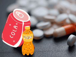 Es común que los profesionales de salud recomienden tomar medicamentos con agua para evitar posibles interacciones y asegurar que el medicamento se absorba adecuadamente. 
 CANVA