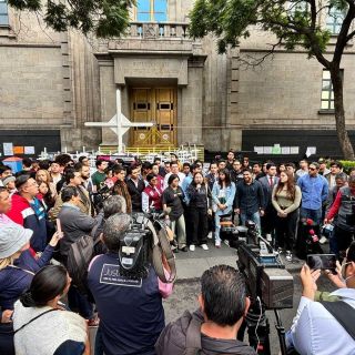 Con clausura simbólica de la Suprema Corte, jóvenes exigen reforma al PJ