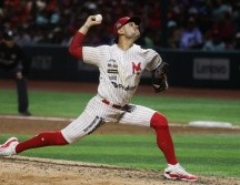 El trabajo dominante de Erick Leal en la lomita hizo lucir más la poderosa ofensiva escarlata. SUN/C. Mejía