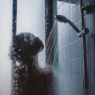 ¿Cuáles son los beneficios de bañarse en la mañana?