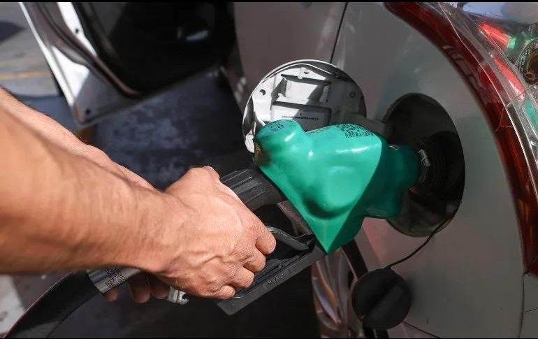 Durante noviembre pasado, el precio promedio nacional de un litro de gasolina fue de 23.62 pesos, según un análisis realizado por Ramses Pech de Grupo Caraiva-Grupo Pech Arquitectos. EL INFORMADOR / ARCHIVO