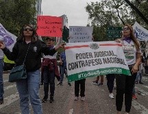Opositores a la reforma judicial continúan con las manifestaciones frente al Senado. SUN