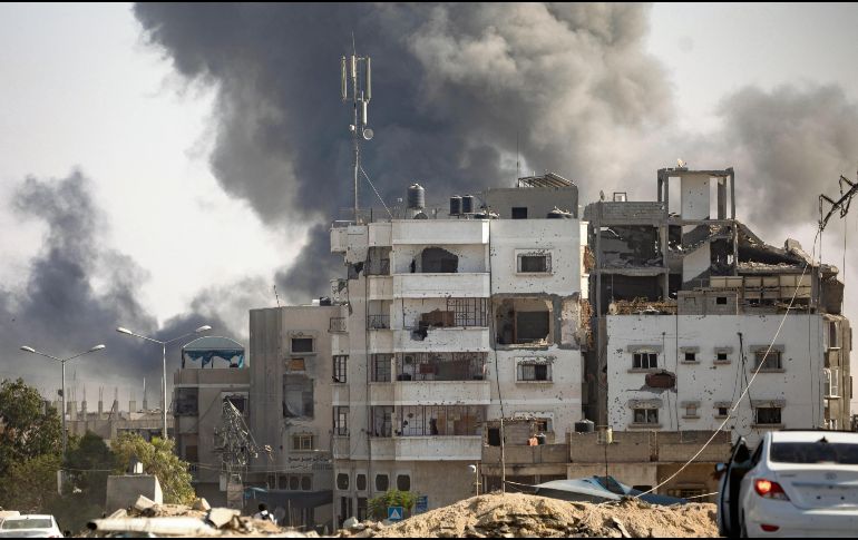 Sitios donde sólo quedan escombros  son nuevamente bombardeados. EFE