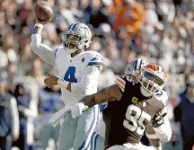 Dak Prescott no fue exigido en su visita a Cleveland después de firmar por cuatro años y 260 millones de dólares. AP