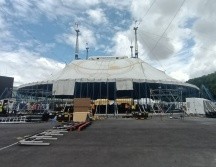 Majestuosa luce la carpa frente a Plaza Patria
