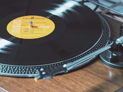 Un usuario ansioso por un debate, deseaba saber opiniones de varias IA. UNSPLASH / L. DE MARCO