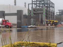 Las lluvias inundaron avenidas y patios en al menos seis colonias de Salina Cruz. ESPECIAL