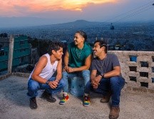 El elenco está conformado por Joshua Okamoto, Ingrid Águila, Elías Toscano, Manuel Villegas, Gabriela Ruiz, Katia Rigoni y María Rojo. CORTESÍA/NETFLIX.